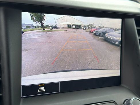 Certified 2023 GMC Acadia SLT w/ Preferred Package FWD image 25