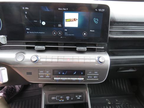 Used 2024 Hyundai Kona SEL w/ Convenience Package image 5