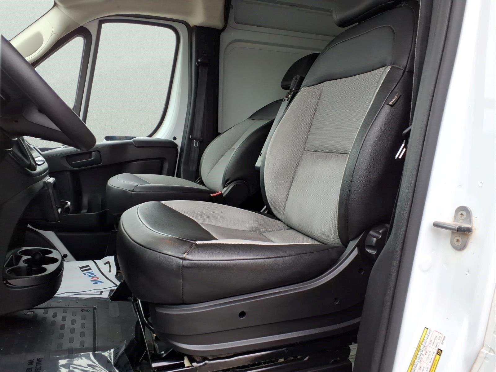 Used 2025 RAM ProMaster 2500 w/ Convenience Group FWD image 22