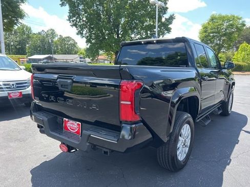 Used 2024 Toyota Tacoma SR5 AWD/4WD image 7