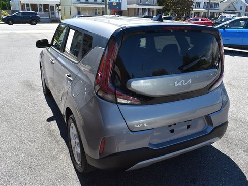 Used 2025 Kia Soul LX w/ LX Technology Package FWD image 5