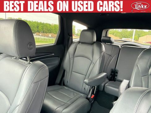 Used 2023 Buick Enclave Essence FWD image 18
