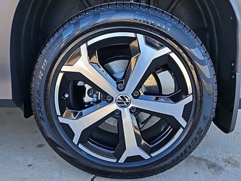 New 2026 Volkswagen Tiguan SE AWD/4WD image 9