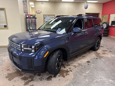 Used 2025 Hyundai Santa Fe SEL image 3