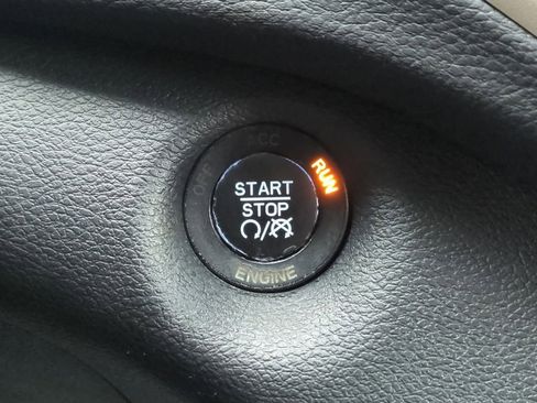 Used 2016 Jeep Cherokee Latitude w/ Comfort/Convenience Group image 29