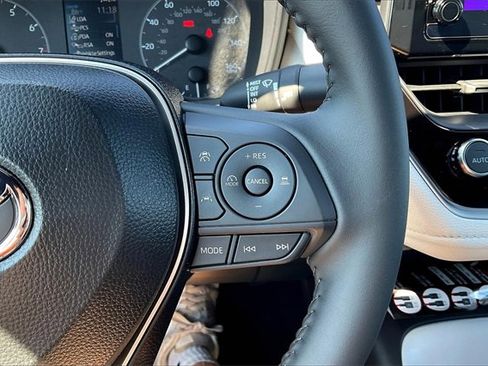 Used 2025 Toyota Corolla SE image 19