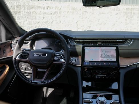 Used 2025 Jeep Grand Cherokee L Summit w/ Advanced Protech Group IV AWD/4WD image 35