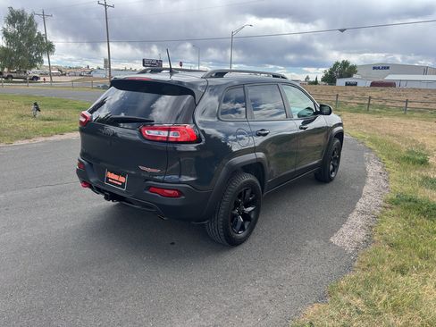 Used 2017 Jeep Cherokee Trailhawk w/ Comfort & Convenience Group AWD/4WD image 5