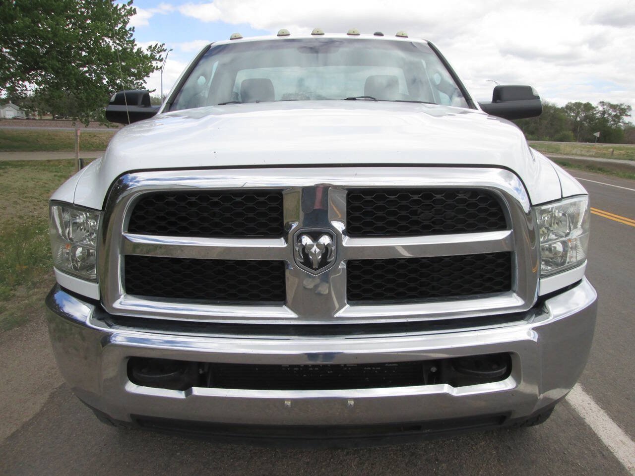 Used 2017 RAM 3500 Tradesman w/ Chrome Appearance Group AWD/4WD image 4