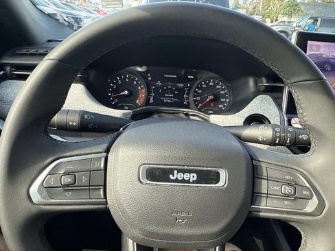 Used 2024 Jeep Compass Latitude image 33