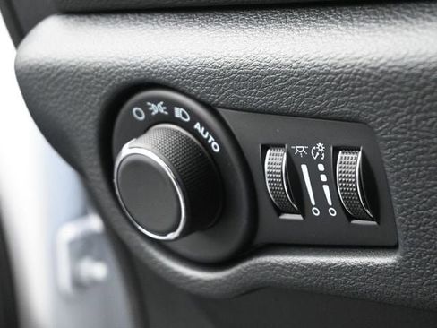 New 2025 Chrysler Voyager LX image 36