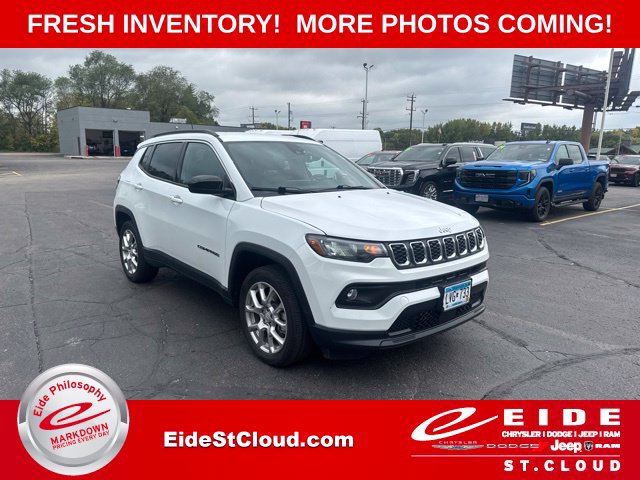 Used 2024 Jeep Compass Latitude AWD/4WD image 1
