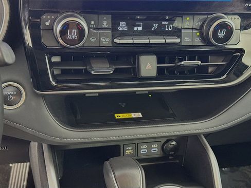 Used 2025 Toyota Highlander XLE AWD/4WD image 20