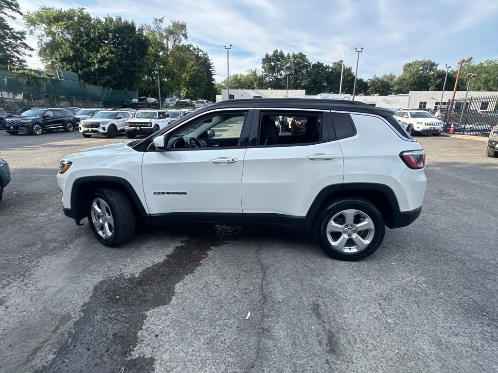 Used 2019 Jeep Compass Latitude w/ Cold Weather Group AWD/4WD image 3