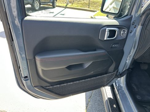 Used 2024 Jeep Wrangler Unlimited Rubicon w/ Technology Group image 12