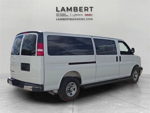 Used 2025 Chevrolet Express 3500 LT w/ LT Preferred Equipment Group RWD image 4