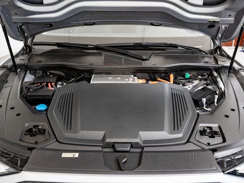 Used 2022 Audi e-tron Premium w/ Convenience Plus Package image 45