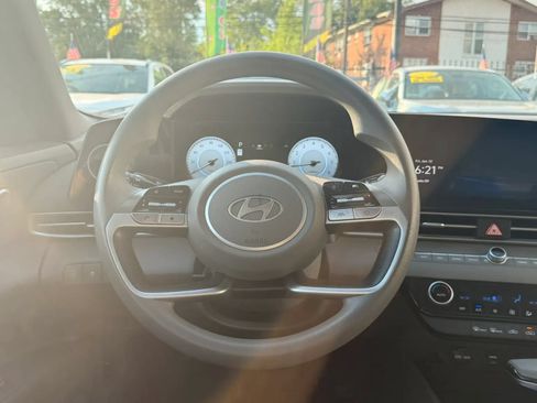 Used 2024 Hyundai Elantra SEL FWD image 19