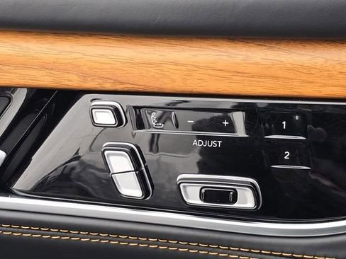 Used 2024 Jeep Grand Wagoneer L Series III image 28