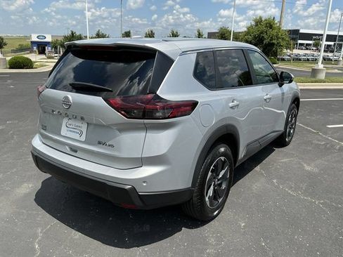 Used 2024 Nissan Rogue SV AWD/4WD image 4
