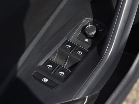 Used 2025 Volkswagen Jetta Sport image 8