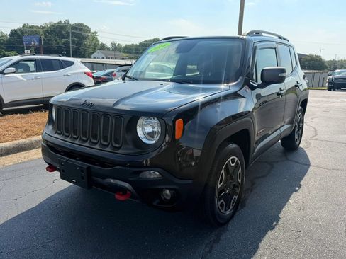 Used 2016 Jeep Renegade Trailhawk w/ Premium Trailhawk Package AWD/4WD image 3