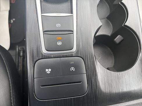 Certified 2025 Ford Escape ST-Line Select AWD/4WD image 30