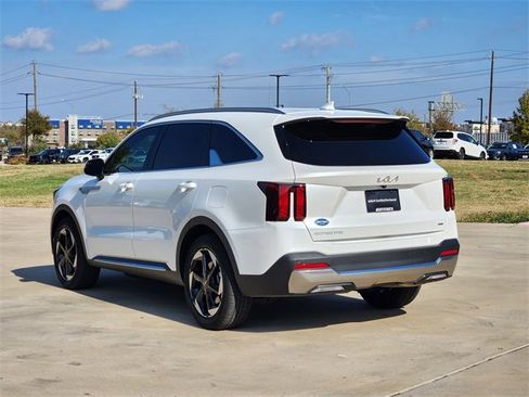 Certified 2025 Kia Sorento EX image 5