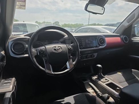 Used 2022 Toyota Tacoma SR5 RWD image 12