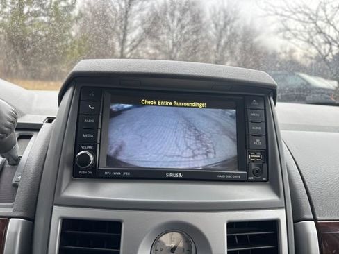 Used 2010 Chrysler Town & Country Touring image 21