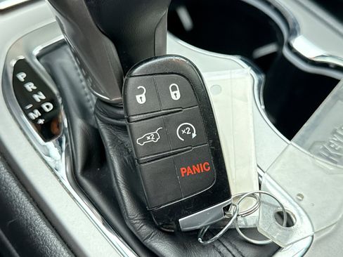 Used 2020 Jeep Grand Cherokee Limited w/ Premium Lighting Group AWD/4WD image 23