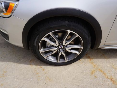 Used 2016 Volvo V60 T5 Cross Country w/ Convenience Package image 9