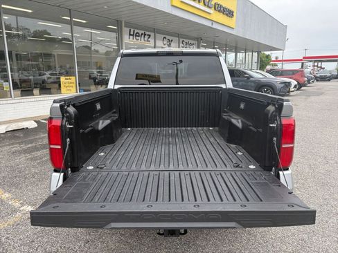 Used 2025 Toyota Tacoma TRD Off-Road AWD/4WD image 29
