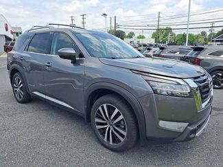 Used 2024 Nissan Pathfinder Platinum w/ Cargo Package AWD/4WD video 3