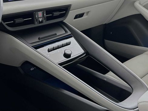 Certified 2025 Porsche Macan 4S Electric image 19