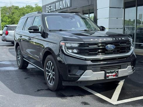 Used 2025 Ford Expedition Platinum AWD/4WD image 2