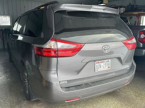 Used 2020 Toyota Sienna XLE image 11