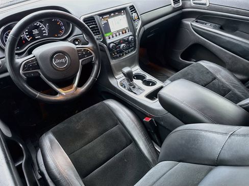 Used 2018 Jeep Grand Cherokee Altitude RWD image 25