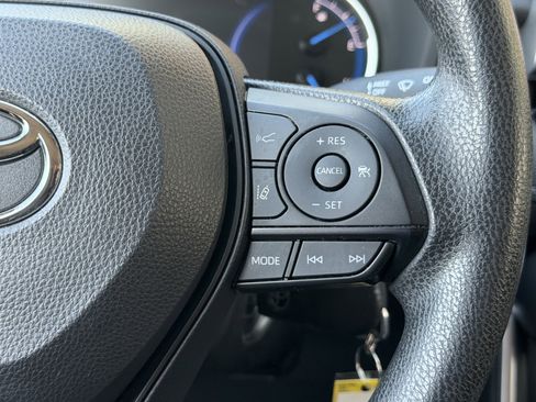 Used 2024 Toyota RAV4 LE image 31