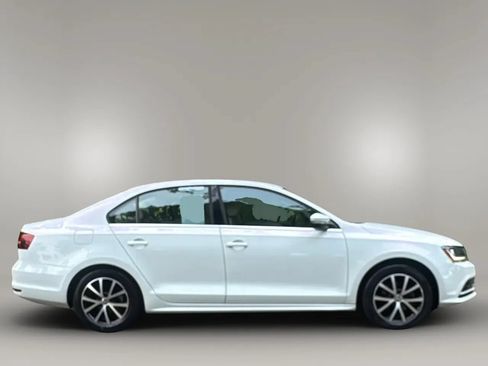 Used 2017 Volkswagen Jetta SE FWD image 7