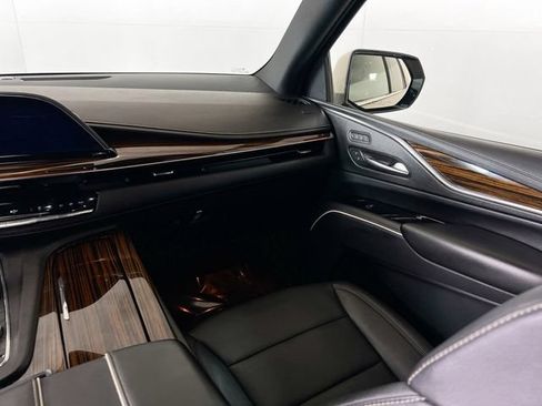 Used 2022 Cadillac Escalade Luxury w/ LPO, Floor Liner Package AWD/4WD image 27