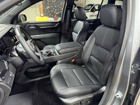 Used 2025 GMC Acadia Elevation w/ Elevation Premium Package image 15