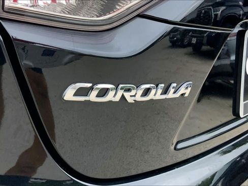 Used 2022 Toyota Corolla LE FWD image 30