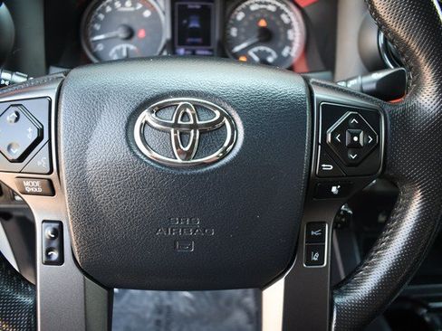 Certified 2018 Toyota Tacoma TRD Off-Road w/ Technology Package AWD/4WD image 31