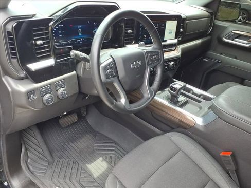 Used 2025 Chevrolet Silverado 1500 LT Trail Boss w/ Convenience Package II AWD/4WD image 11