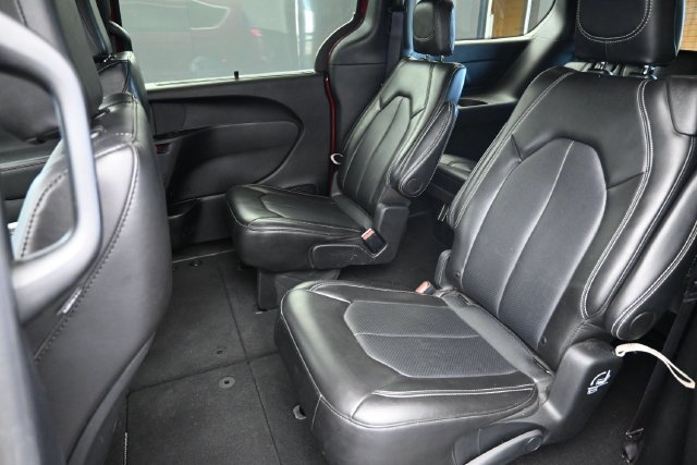 Used 2025 Chrysler Pacifica Select FWD image 15
