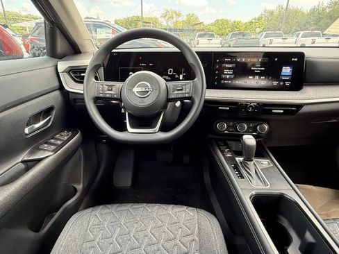 New 2025 Nissan Kicks SV image 18