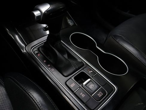 Used 2019 Kia Sorento SX image 25