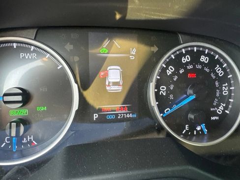 Used 2021 Toyota RAV4 XLE Premium AWD/4WD image 7
