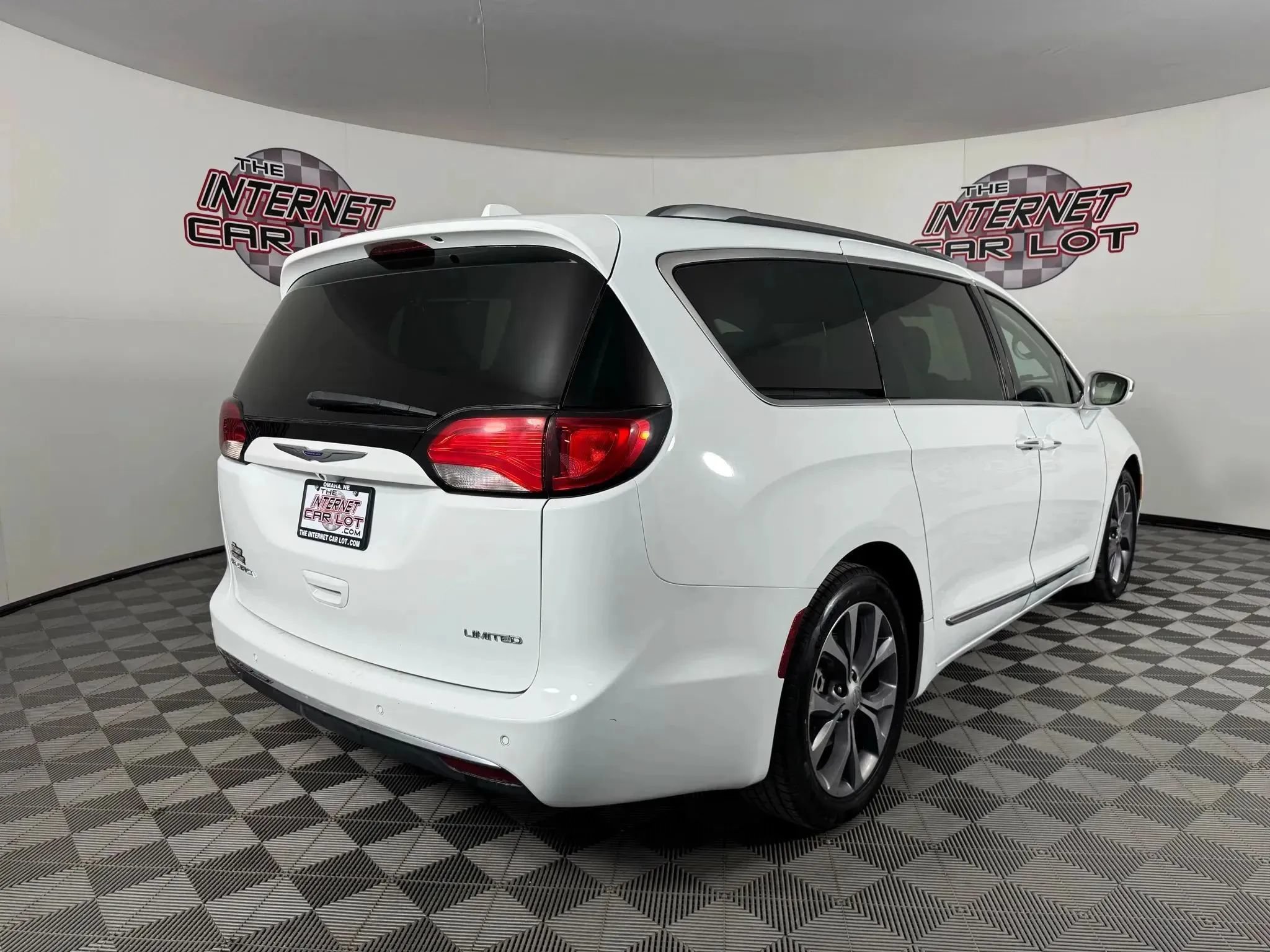 Used 2019 Chrysler Pacifica Limited FWD image 7